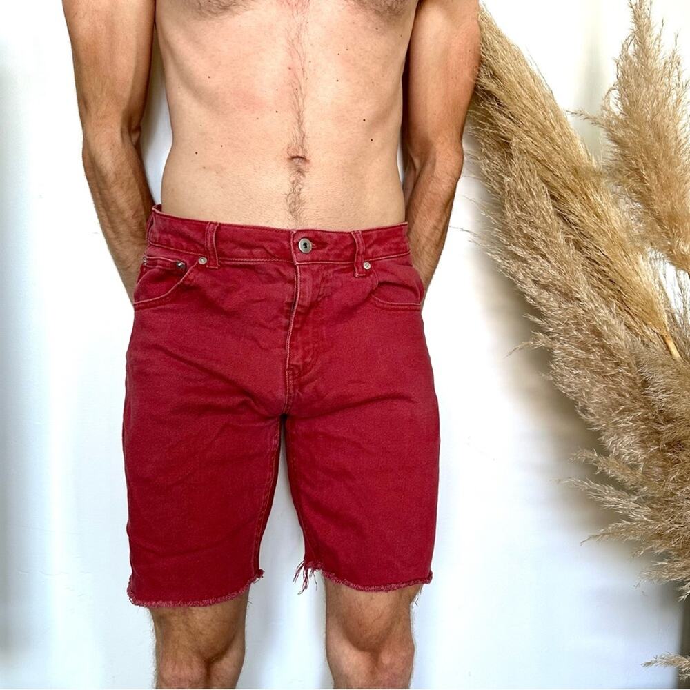 MENS F21 FOREVER 21 Red Denim Jean 8" Inseam Raw Hem Casual Shorts Jeans 32